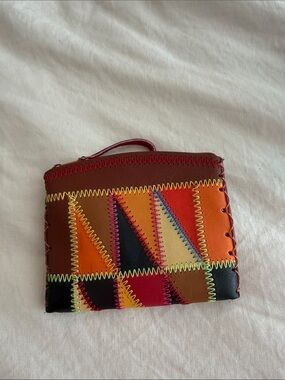 Leather coin purse.